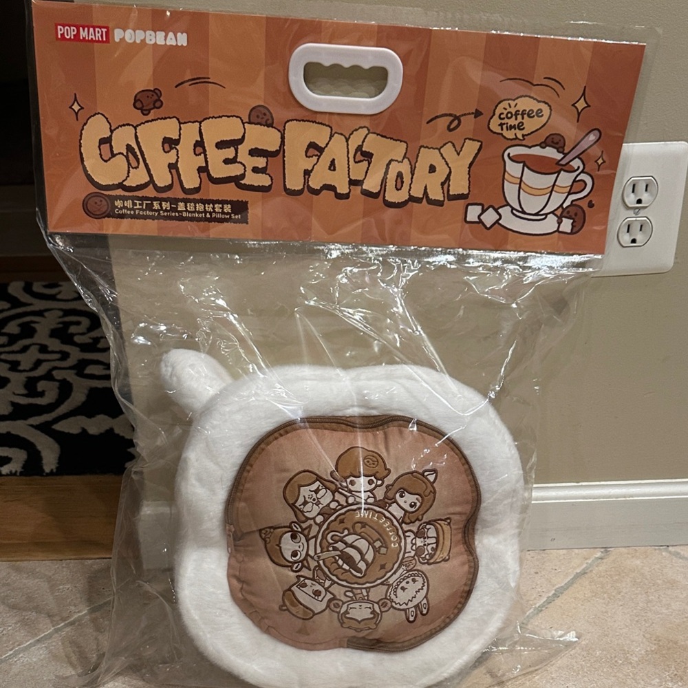NWT POP MART Popbean Coffee Factory Blanket & Pillow Set Labubu - Picture 8 of 9